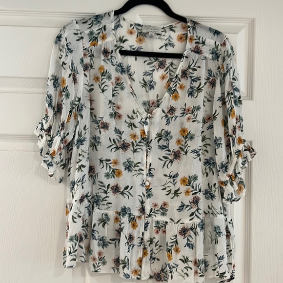 Lucky Brand Tops - Sale 🎆Lucky Brand botton up babydoll style Blouse size Large